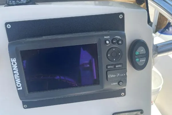 Slide: The Image of Pathfinder 2200 Center Console 2008 - 8