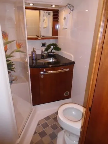 Slide: The Image of 2005 Sea Ray 500 Sundancer - Image 26 - 26