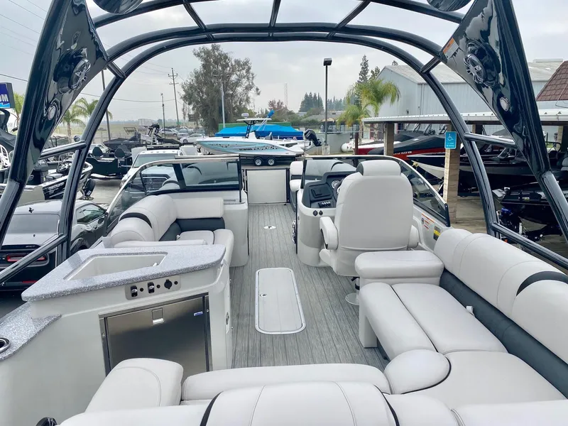 Slide: The Image of Avalon Catalina Platinum Elite Windshield 27' w/ 350HP Mercury Verado! 2021 - 10