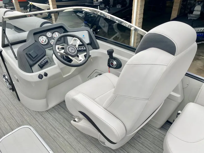 Slide: The Image of Avalon Catalina Platinum Elite Windshield 27' w/ 350HP Mercury Verado! 2021 - 12