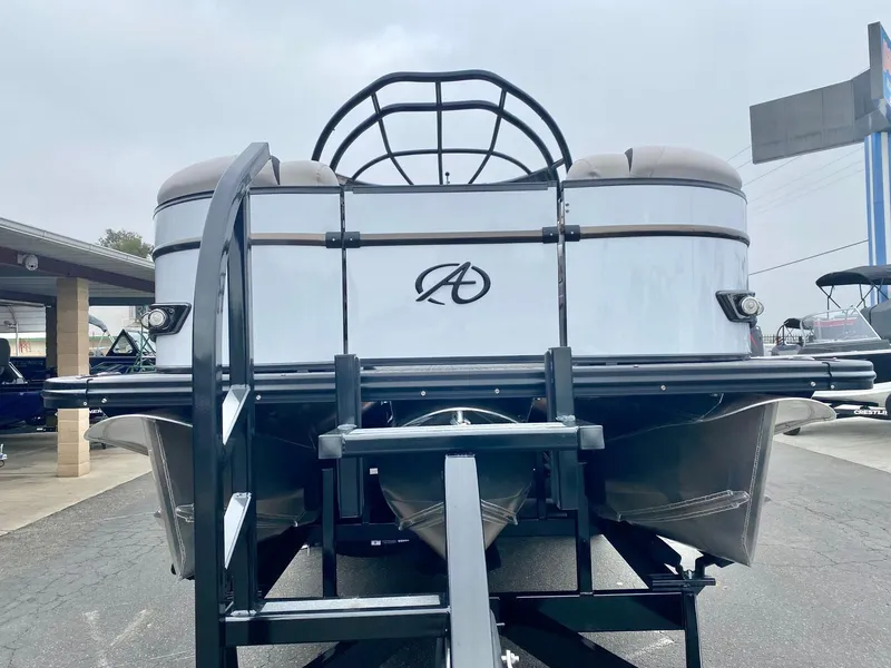 Slide: The Image of Avalon Catalina Platinum Elite Windshield 27' w/ 350HP Mercury Verado! 2021 - 15