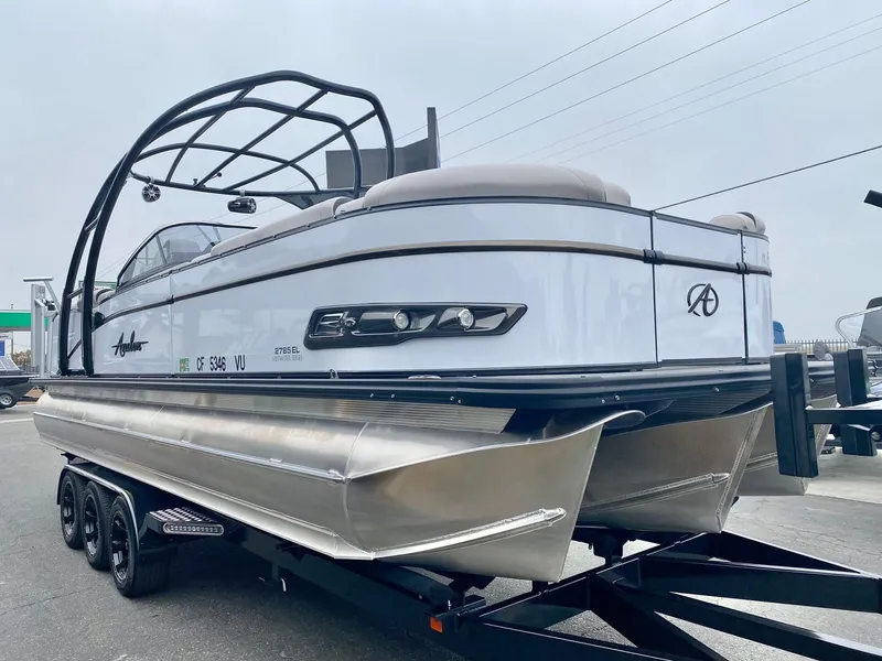 Slide: The Image of Avalon Catalina Platinum Elite Windshield 27' w/ 350HP Mercury Verado! 2021 - 16