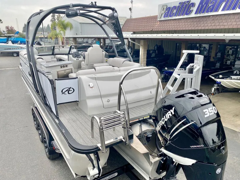Slide: The Image of Avalon Catalina Platinum Elite Windshield 27' w/ 350HP Mercury Verado! 2021 - 18