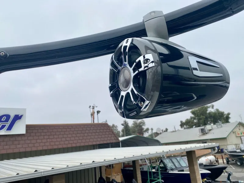 Slide: The Image of Avalon Catalina Platinum Elite Windshield 27' w/ 350HP Mercury Verado! 2021 - 20