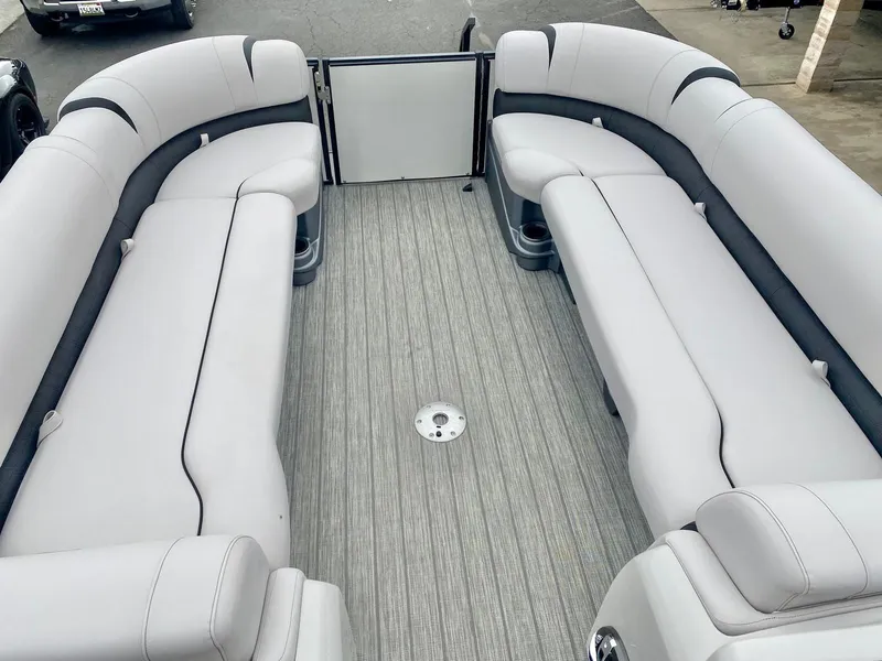 Slide: The Image of Avalon Catalina Platinum Elite Windshield 27' w/ 350HP Mercury Verado! 2021 - 22