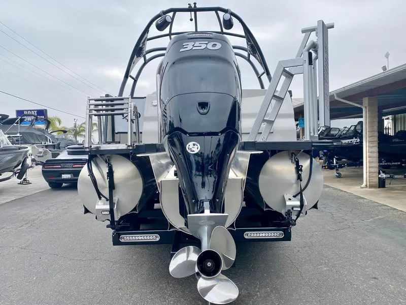 Slide: The Image of Avalon Catalina Platinum Elite Windshield 27' w/ 350HP Mercury Verado! 2021 - 4