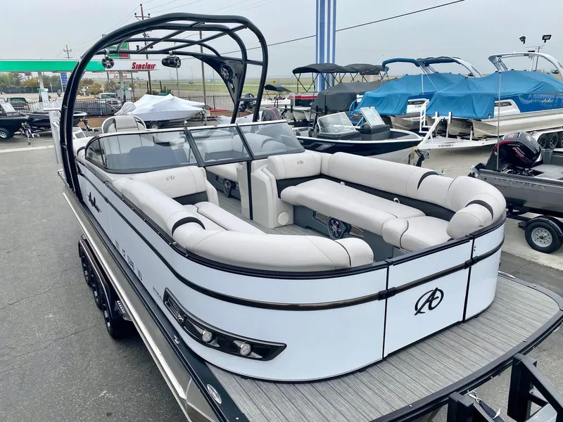 Slide: The Image of Avalon Catalina Platinum Elite Windshield 27' w/ 350HP Mercury Verado! 2021 - 5