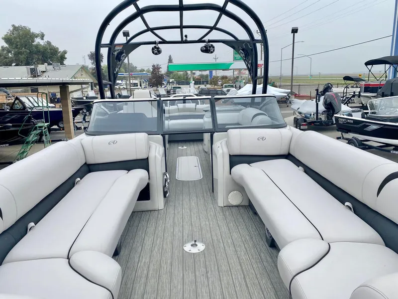 Slide: The Image of Avalon Catalina Platinum Elite Windshield 27' w/ 350HP Mercury Verado! 2021 - 6