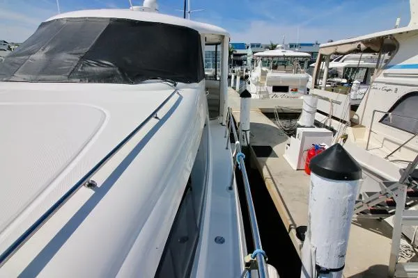 Slide: The Image of Sea Ray 390 Motor Yacht 2003 - 3