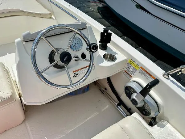 Slide: The Image of Boston Whaler 160 Super Sport 2021 - 7