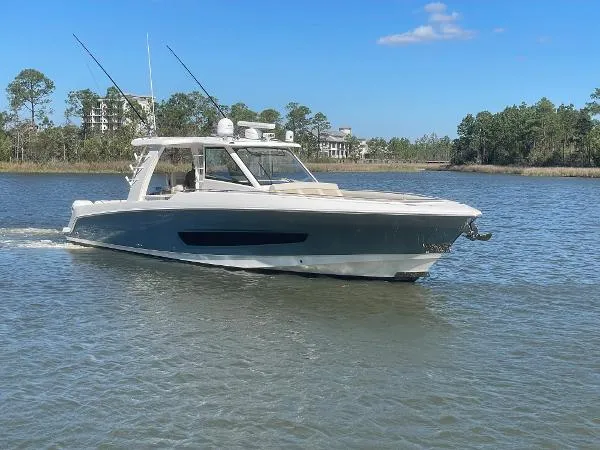 Slide: The Image of Boston Whaler 420 Outrage 2017 - 1