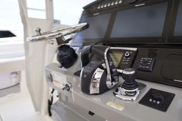 Slide: The Image of Boston Whaler 420 Outrage 2017 - 10