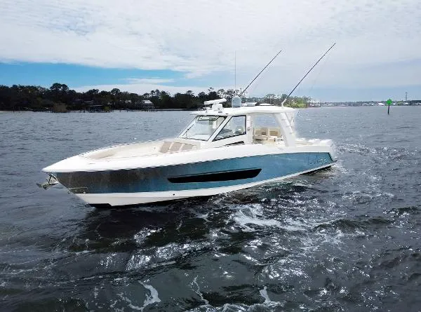 Slide: The Image of Boston Whaler 420 Outrage 2017 - 2