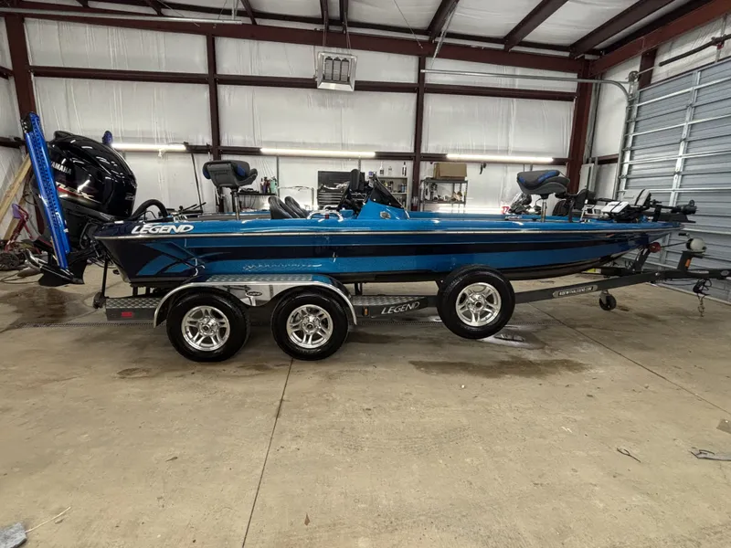 The Image of Legend Alpha 211 Dcx 2015 - 1