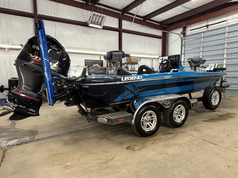 Slide: The Image of Legend Alpha 211 Dcx 2015 - 12