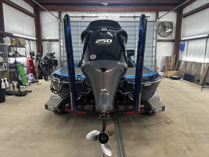 Slide: The Image of Legend Alpha 211 Dcx 2015 - 14