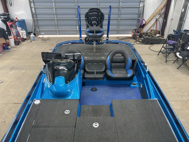 Slide: The Image of Legend Alpha 211 Dcx 2015 - 16