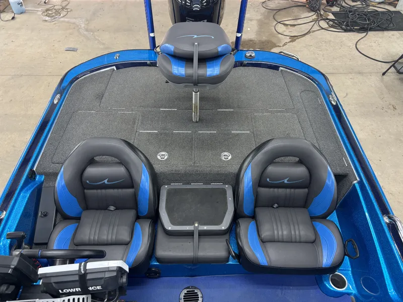 Slide: The Image of Legend Alpha 211 Dcx 2015 - 17