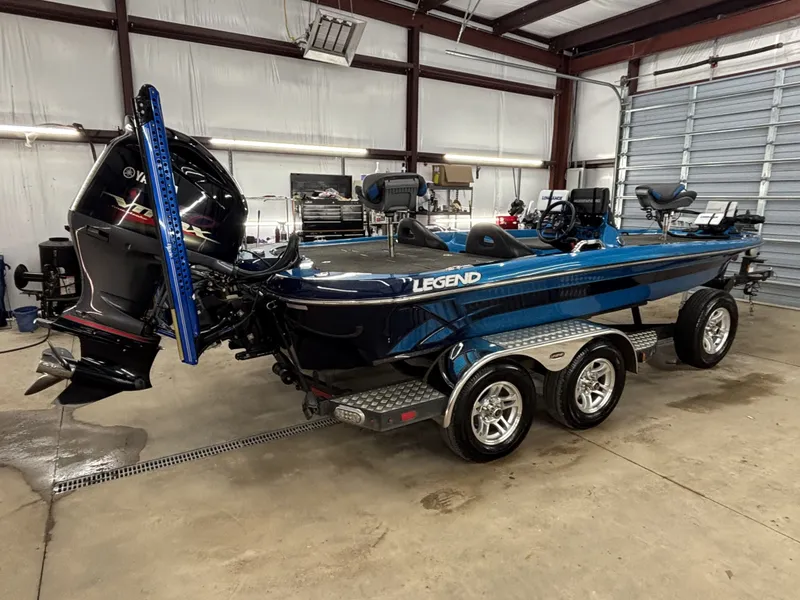 Slide: The Image of Legend Alpha 211 Dcx 2015 - 4