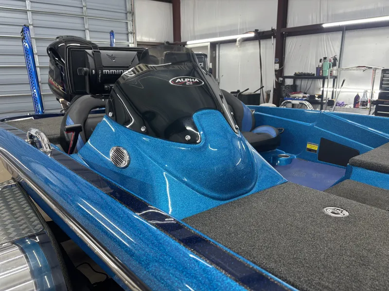 Slide: The Image of Legend Alpha 211 Dcx 2015 - 6