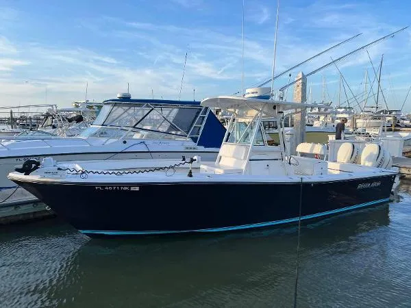 Slide: The Image of Regulator Marine 26 Center Console 2003 - 0
