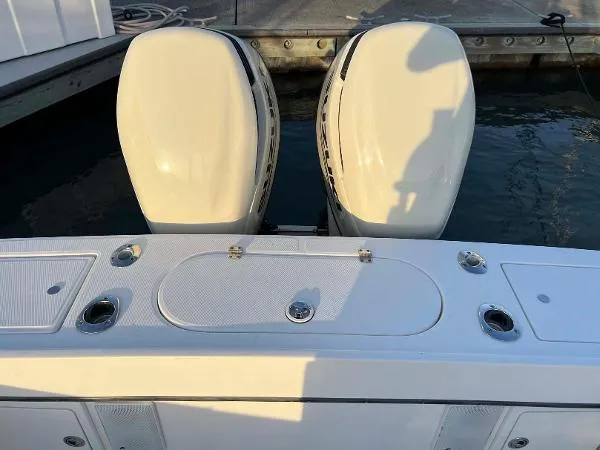 Slide: The Image of Regulator Marine 26 Center Console 2003 - 10