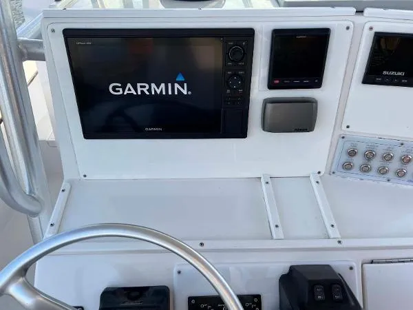 Slide: The Image of Regulator Marine 26 Center Console 2003 - 5