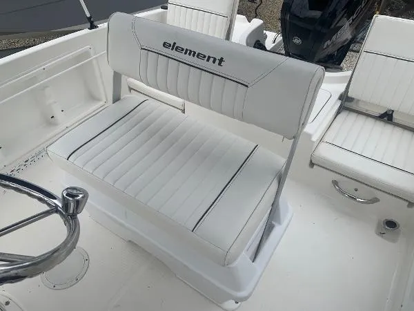 Slide: The Image of Bayliner Element F18 2018 - 5