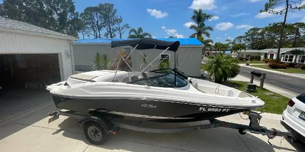 Slide: The Image of Sea Ray 190 Sport 2015 - 0