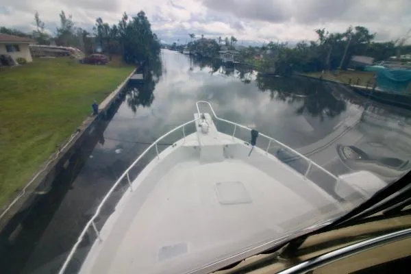 Slide: The Image of Mainship 430 Trawler 2001 - 3