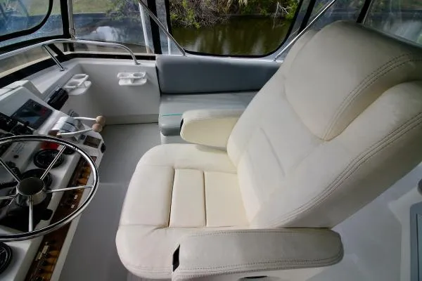 Slide: The Image of Mainship 430 Trawler 2001 - 8