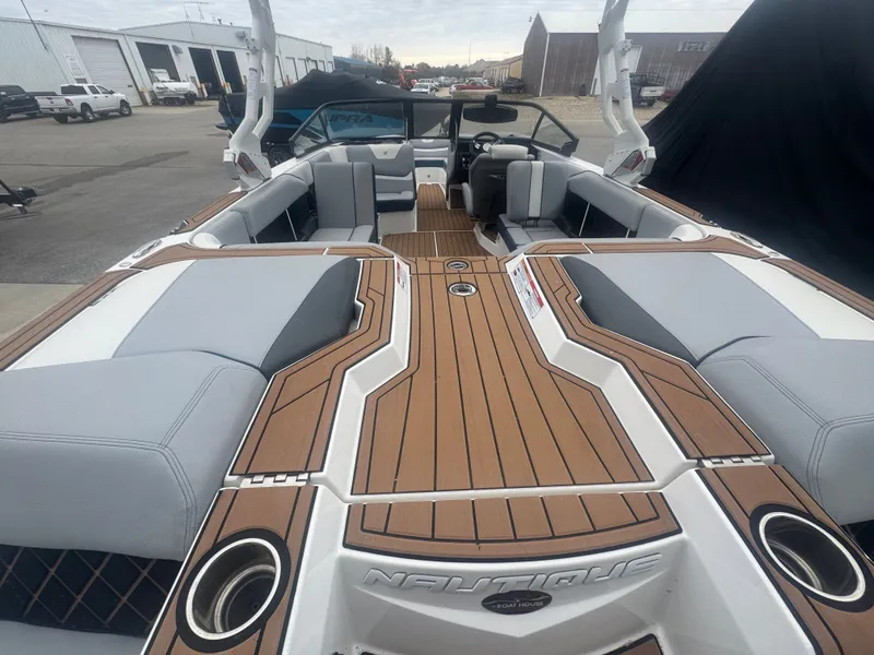 Slide: The Image of Nautique Super Air Nautique GS22 2020 - 12