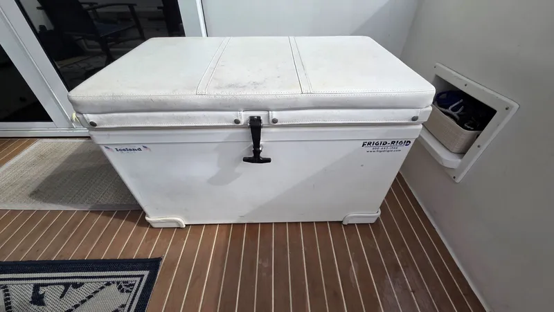 Slide: The Image of White cooler on wooden deck of a 1998 Navigator 5300. - 18