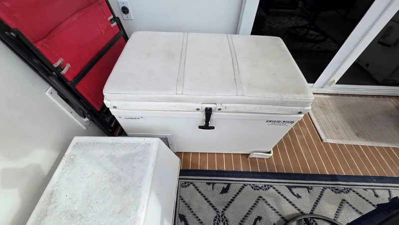 Slide: The Image of Cooler on Navigator 5300 yacht, year 1998. - 19