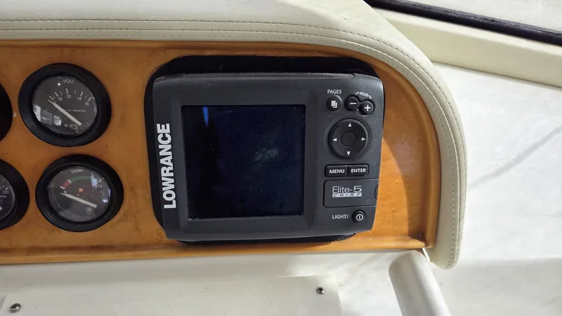 Slide: The Image of Lowrance Elite-5 CHIRP on Navigator 5300, year 1998. - 46