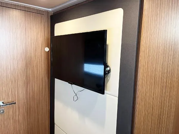 Slide: The Image of Azimut Atlantis 43 2017 - 11