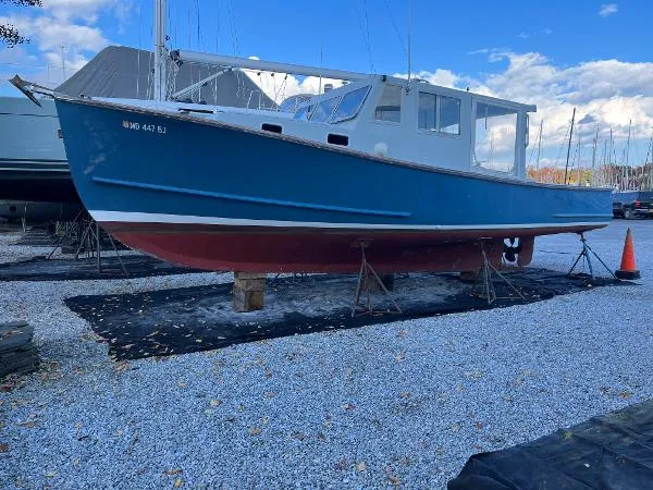 Slide: The Image of Jarvis Newman 32 Downeast 1984 - 0