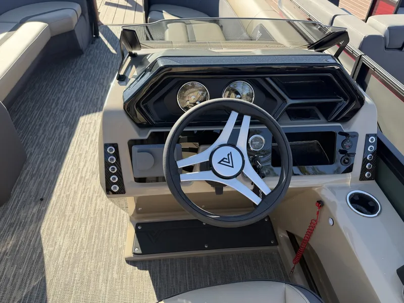 Slide: The Image of Viaggio Lago X TRITOON-HONDA 250 2026 - 8