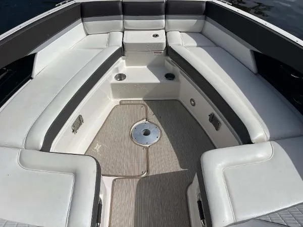 Slide: The Image of Sea Ray 350 SLX 2018 - 2