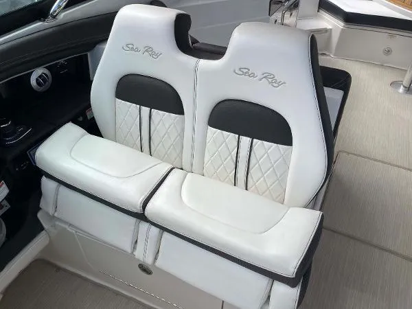 Slide: The Image of Sea Ray 350 SLX 2018 - 7