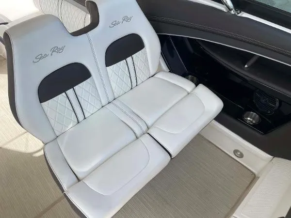 Slide: The Image of Sea Ray 350 SLX 2018 - 8