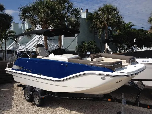 Slide: The Image of Bayliner XR7 2018 - 0