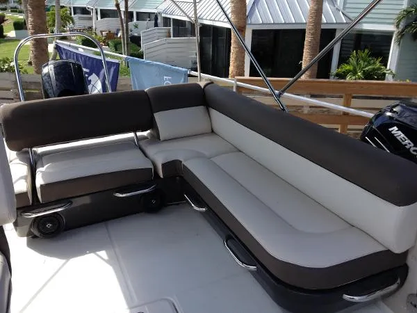 Slide: The Image of Bayliner XR7 2018 - 5