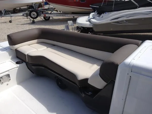Slide: The Image of Bayliner XR7 2018 - 8