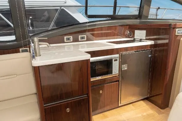 Slide: The Image of Sea Ray 400 Sundancer 2017 - 10