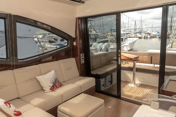 Slide: The Image of Sea Ray 400 Sundancer 2017 - 3
