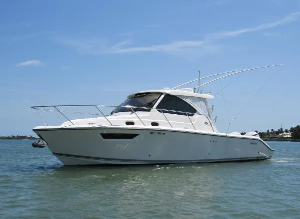 Slide: The Image of Pursuit OS 325 Offshore 2019 - 3
