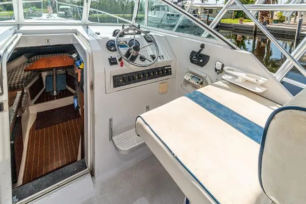 Slide: The Image of Mainship 30 PILOT 2000 - 4