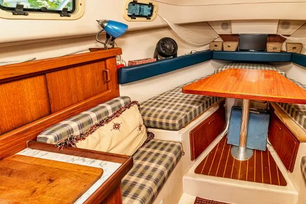 Slide: The Image of Mainship 30 PILOT 2000 - 8