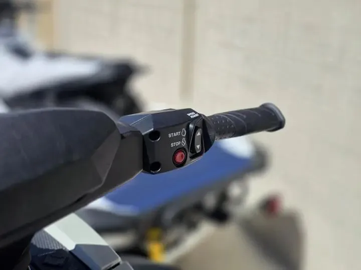 Slide: The Image of Yamaha WaveRunner VX Cruiser HO 2026 handlebar with start-stop button. - 11